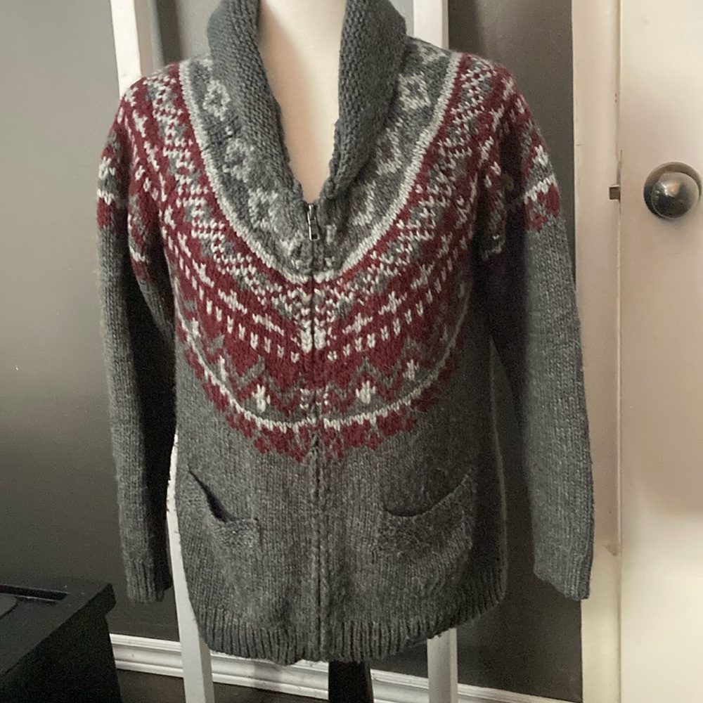 Cozy Gray and Red Patterned Sweater